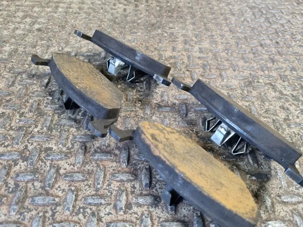Skoda OE etujarrutulpaset OEM 6R0615115E image 9