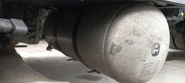 Lufttank Volvo FH4 OEM 23055797 - Gebraucht image 3