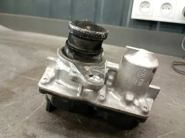 Pakoputken venttiili OEM 147105982R Renault Trafic III image 2