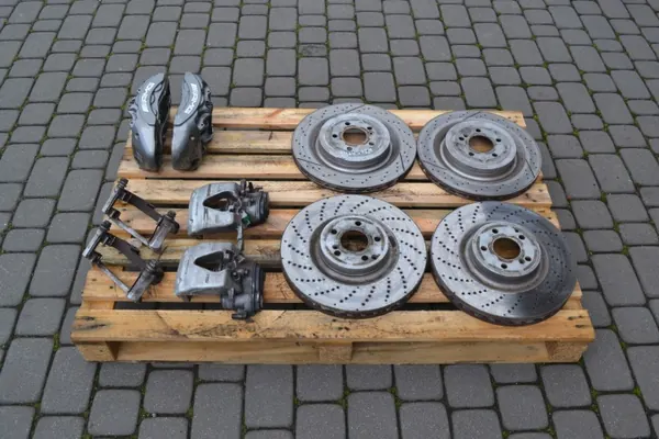 Jarruscheijat & Jarrupuristimet W205 C63 - Mercedes OEM image 6