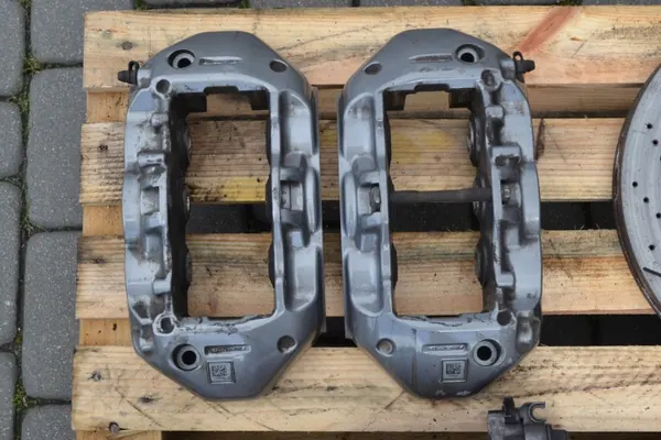 Jarruscheijat & Jarrupuristimet W205 C63 - Mercedes OEM image 9