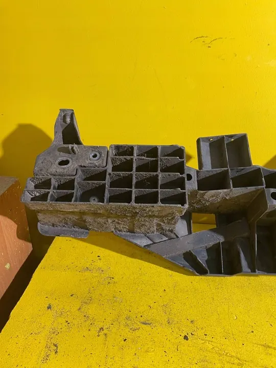 Renault Twingo II 2010 Suporte de para-choque traseiro image 10