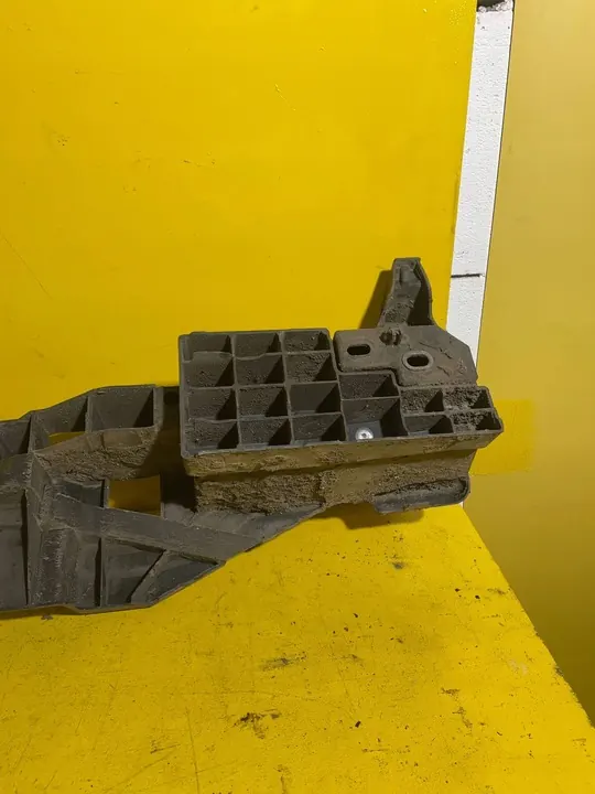 Renault Twingo II 2010 Suporte de para-choque traseiro image 3