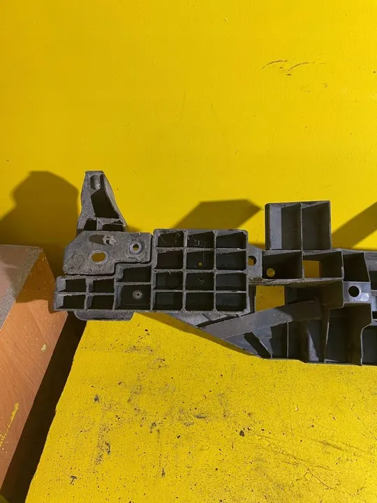 Renault Twingo II 2010 Suporte de para-choque traseiro image 4