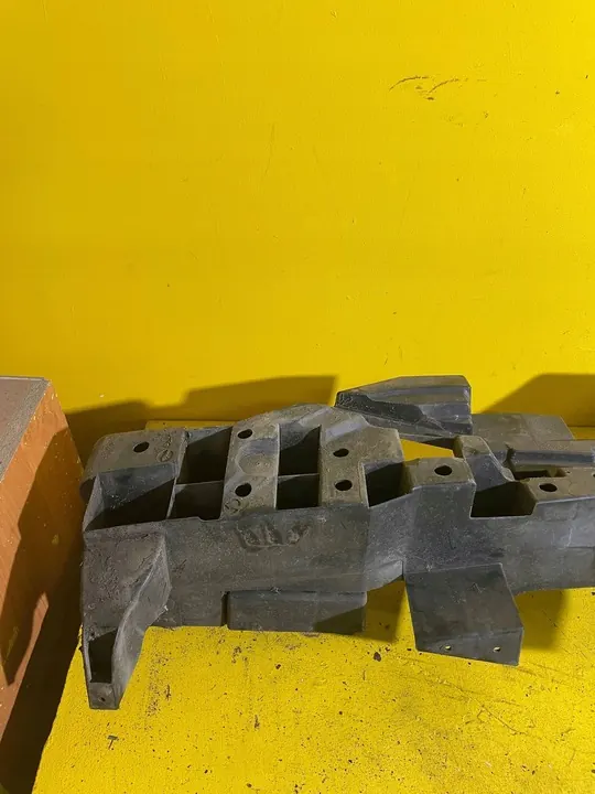 Renault Twingo II 2010 Suporte de para-choque traseiro image 6