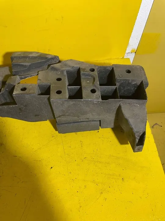 Renault Twingo II 2010 Suporte de para-choque traseiro image 8