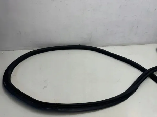 Mercedes GLE W167 takakontin tiiviste OEM A1677408200 image 3