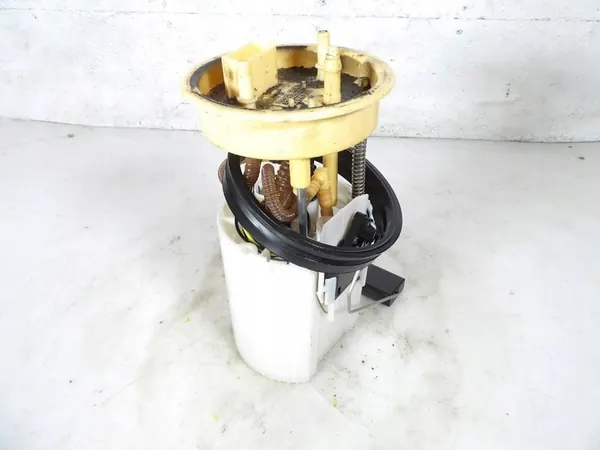 SKODA FABIA III 1.4TDI Brandstofpomp 6C0919050B image 2