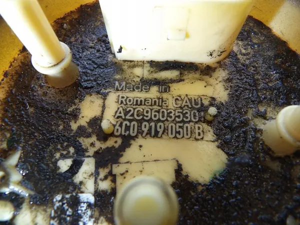 SKODA FABIA III 1.4TDI Brandstofpomp 6C0919050B image 3