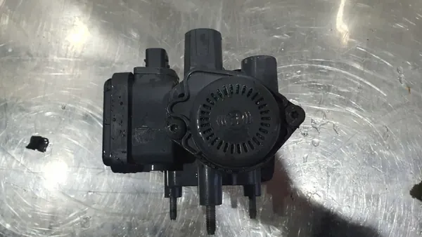 Soupape Modulateur EBS OEM K000920 Mercedes Actros image 3