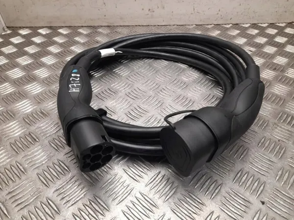 Polestar 2 latauskaapeli OEM 32324604 image 2