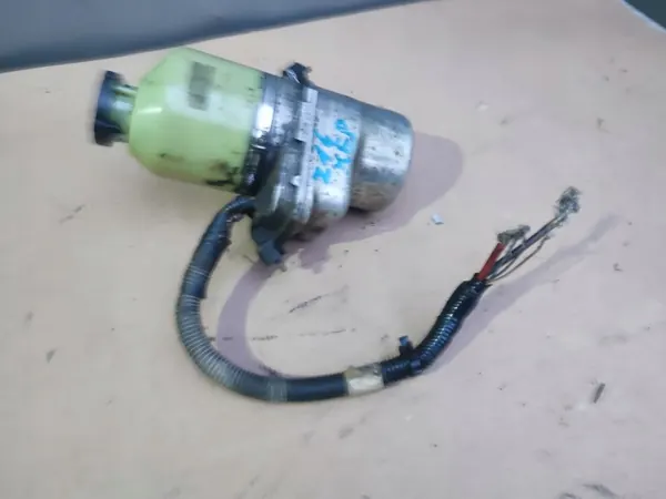 Pompe de direction assistée Opel Astra H TRW d'occasion image 3