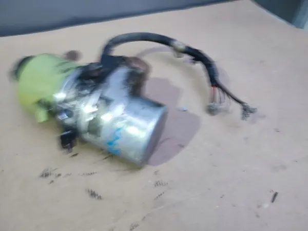 Pompe de direction assistée Opel Astra H TRW d'occasion image 7