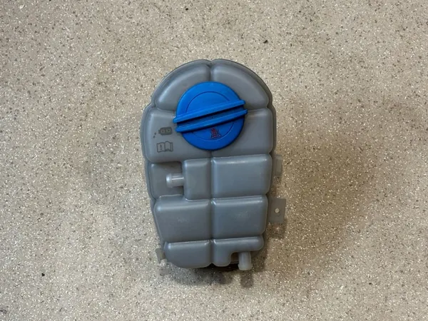 Tapa de vaso de expansión Audi RS7 C7 OEM 4G0121403G image 2