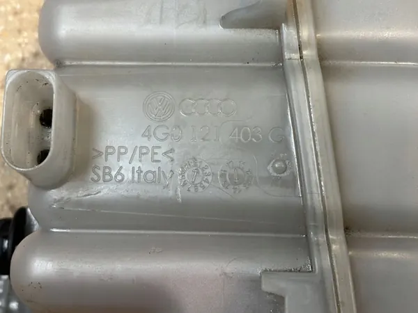 Tapa de vaso de expansión Audi RS7 C7 OEM 4G0121403G image 8