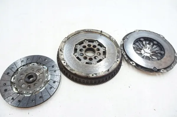 Kaksoismassaväkäri Volvo XC60 31256968 image 2