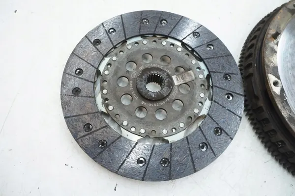 Kaksoismassaväkäri Volvo XC60 31256968 image 4