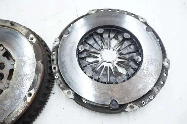 Kaksoismassaväkäri Volvo XC60 31256968 image 6