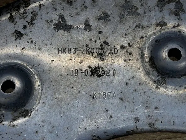 Plaque d'ancrage avant gauche Jaguar F-Pace OEM HK832K005AD image 3