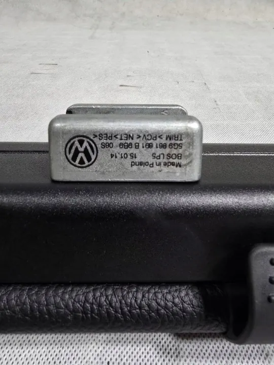Rodillo de maletero OEM 5G9861691 para VW Golf VII 2014 image 7