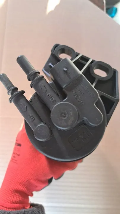 Polttoainesuodattimen kotelo Volvo XC90 2.4 D5 image 4