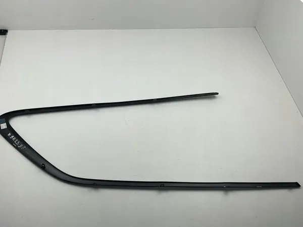Volvo V90 Cross Country Heckfenster-Dichtung OEM 32219275 image 2