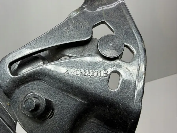 Audi Q7 II linke Motorhaubenscharnier OEM 4M0823301B image 5