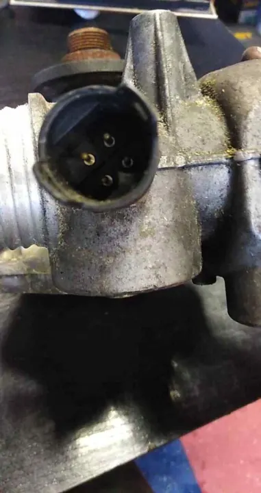 Bomba de agua OEM 17425969 para BMW 7 E38 - Usada image 5