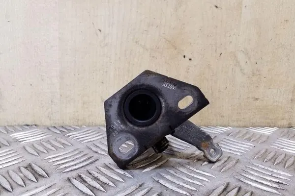 BMW X3 E83 Säkerhetsfäste 51237034256 image 3