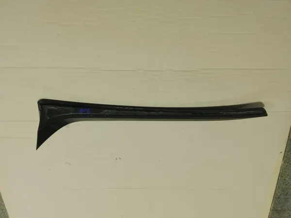Skoda OE kofferkleplijst links achter voor Scala 19- image 4