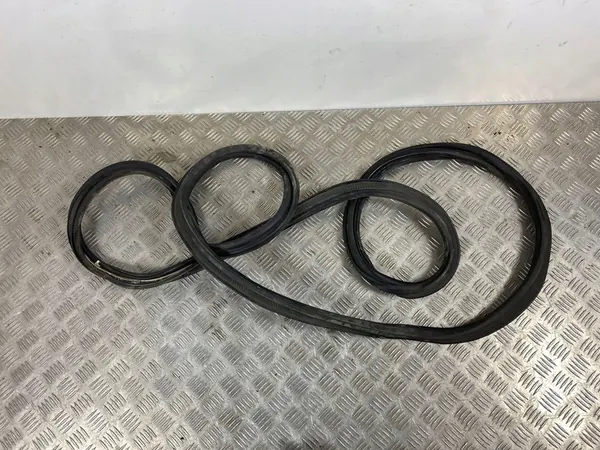 Joint de porte arrière Jeep Grand Cherokee 2022 OEM FOB54269 image 1