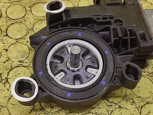 LINKER VOORRAAM MOTOR SKODA ROOMSTER 6R0959801M image 2