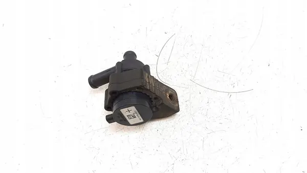 2016 BMW 3 GT F34 Waterpomp 9021337B image 2