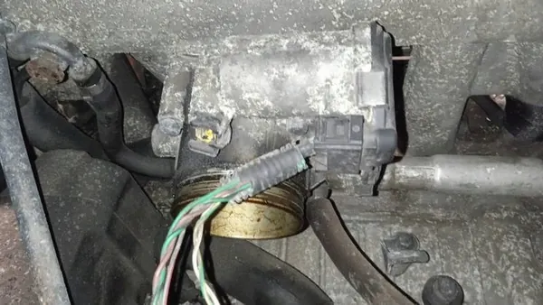 Volvo XC 90 Drosselklappe 2004 2.9L 30650013 image 2