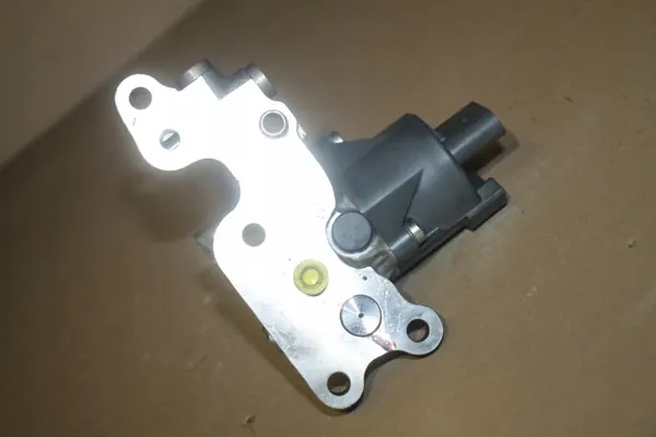 Volvo Thermostat & Ölpumpe OEM 31437399 - Gebraucht image 4