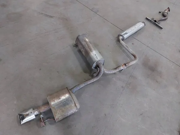 OEM 55564243 Pakoputken vaimennin-sarja Opel Astra J 1.6T image 2