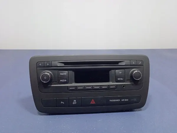 Seat Ibiza 4 OEM 6J0035156 Tehdasradio CD image 2