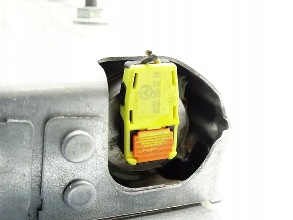 OEM 2058601600 Airbag Joelho Condutor Mercedes C 200 image 4