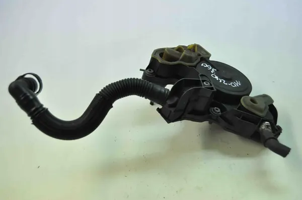 Audi A3 S3 8V Motorutrymme Delar OEM 06K103495C image 2