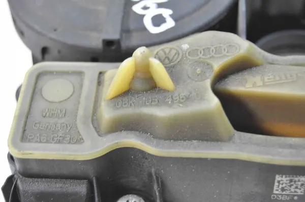 Audi A3 S3 8V Motorutrymme Delar OEM 06K103495C image 4