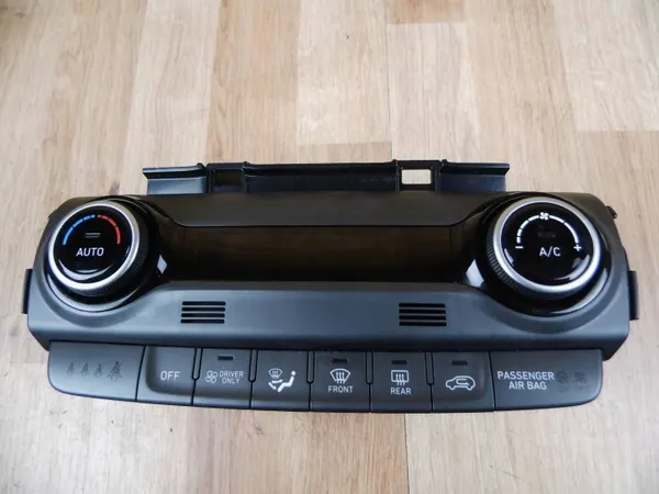 Panneau climatisation Hyundai Kona OEM 97250-CM070 image 2