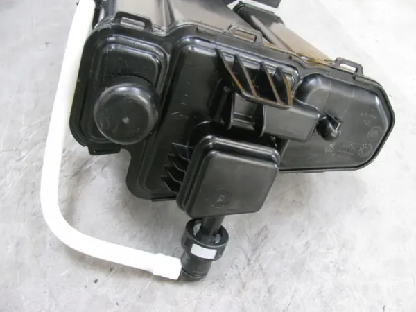 Filtre à charbon Volkswagen OE 2Q0201801A d'occasion image 3