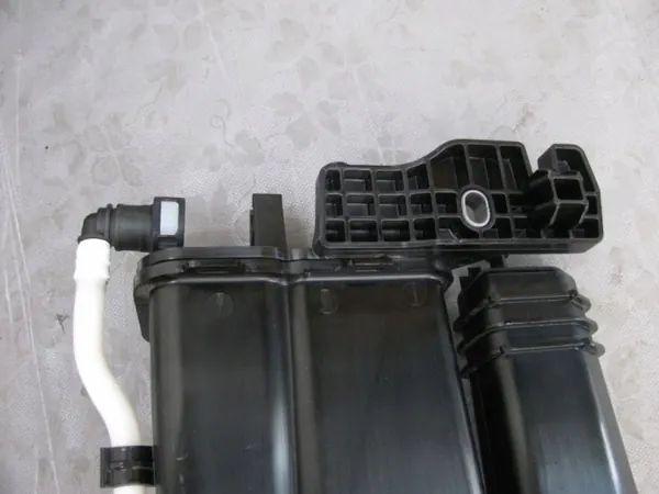 Filtre à charbon Volkswagen OE 2Q0201801A d'occasion image 5