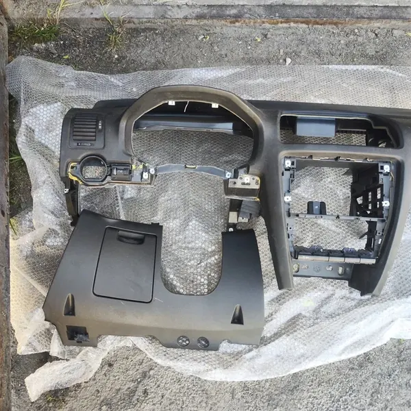 Skoda Octavia II FL dashboard set OEM octavia II FL image 3