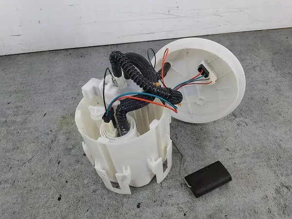 Polttoainepumppu Opel Meriva A 1.6 16V OEM 13196444 image 5