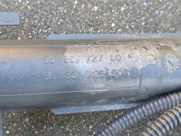 Ajovalopesuri OEM 9685172780 Vasen=Oikea Peugeot image 8