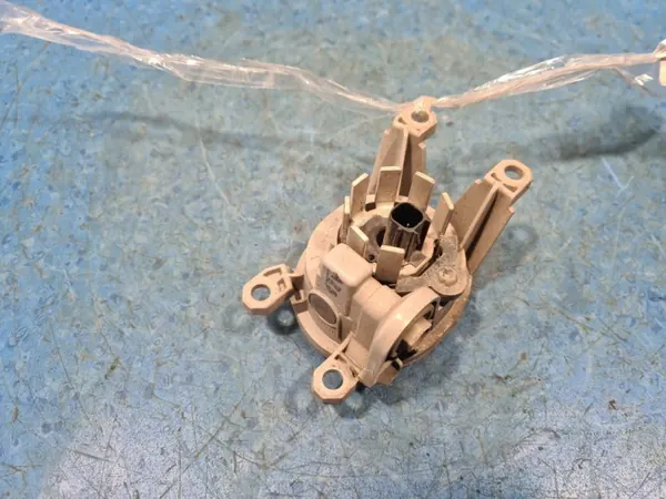 Faro Halógeno Derecho Toyota OEM SIMAR-58715- image 8