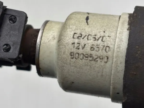 Pompe à carburant OEM 9009529D pour VW Passat B6 2006 image 4