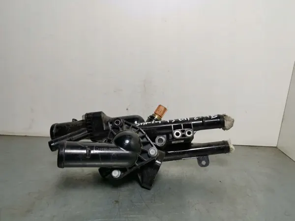 Carcasa termostato Hyundai OEM 80227S0125 - Usado image 2