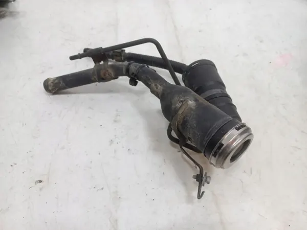 Manguera de llenado combustible OEM 52029841AG Dodge RAM 1500 image 2